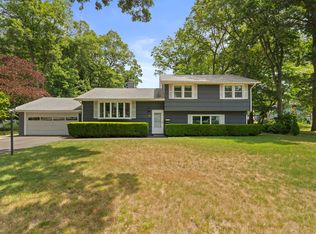 66 Oakwood Dr, North Haven, CT 06473