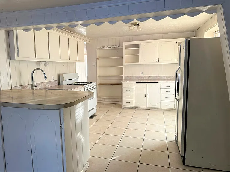 813 E Center St #A — Photo 8