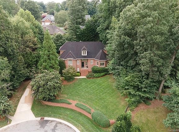 3rd image of 2710 Ashbourne Dr