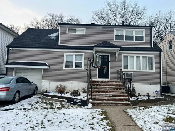 32 Garwood Ct E, Garfield, NJ 07026