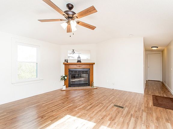 4th image of 99 Lost Lake Dr