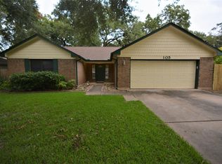 105 Mesquite St, Lake Jackson, TX 77566