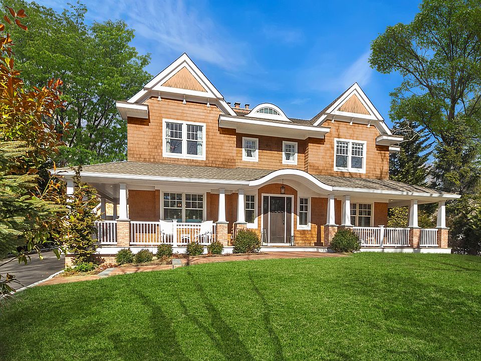 1st image of 64 Eisenhower Dr
