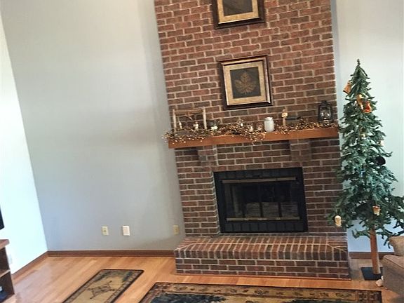 5th image of 4405 Oak Hill Dr
