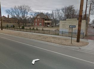 724 SW 4th St, Topeka, KS 66603