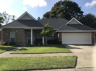 111 N Lakepointe Dr, Lafayette, LA 70506