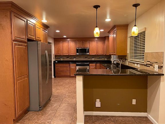 4th image of 4926 Nash Dr