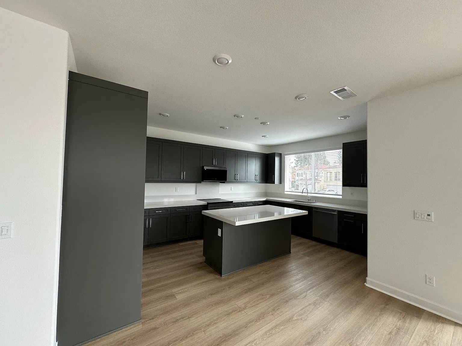 3 bed, 2.5 bath, 1507 sqft, $4,280 — Photo 1