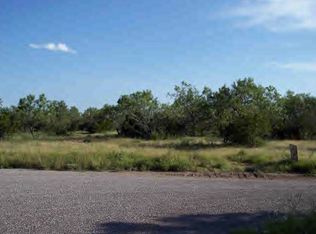 326 Acacia Dr, Uvalde, TX 78801
