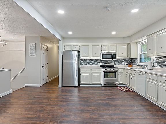 2nd image of 310 S Parkview Dr