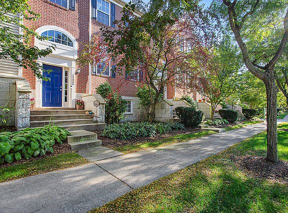 3rd image of 192 Willow Blvd Unit 1405-D