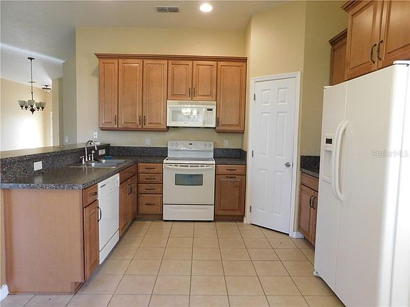 3rd image of 3027 Camino Real Dr S