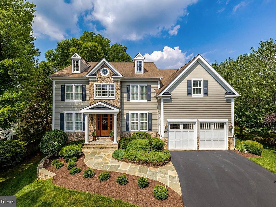 1st image of 513 John Marshall Dr NE