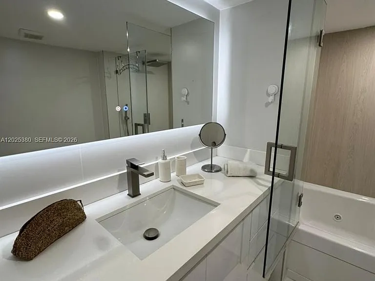 5401 Collins Ave #920 — Photo 25