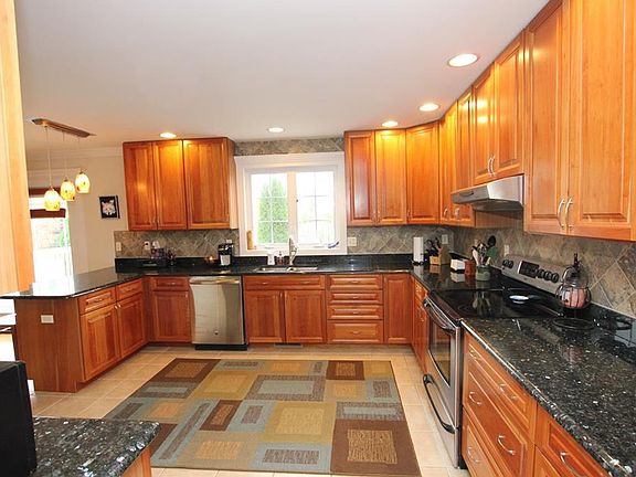 4th image of 22335 Shore Dr