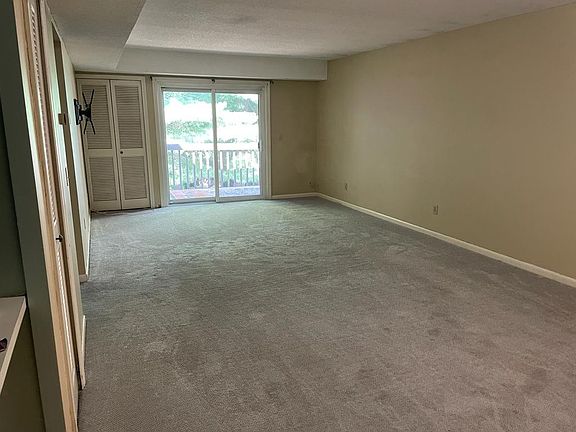 4th image of 410 Twin Circle Dr