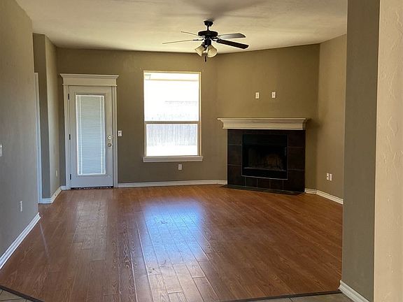 4th image of 302 Marilyn Glover Dr