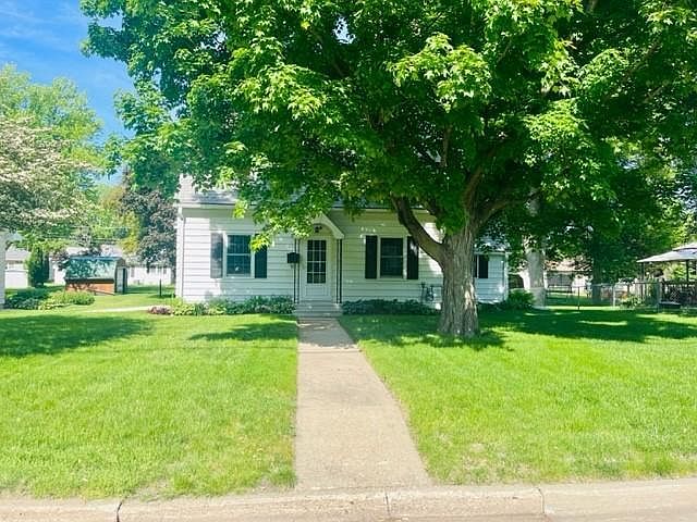 1st image of 111 N 4th Ave