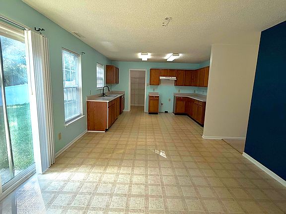 5th image of 10605 Carrie Ln