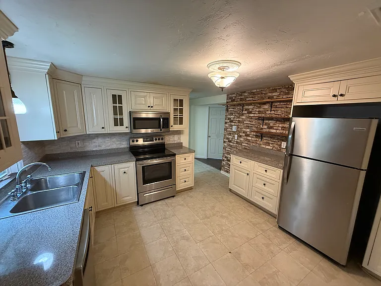 72 Tinker Hill Rd #2 — Photo 3