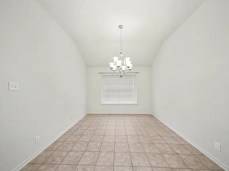 2806 Hydrangea Ave — Photo 6