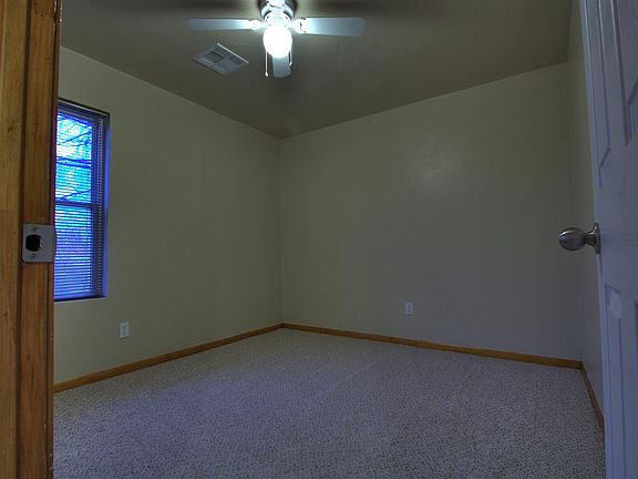 4th image of 909 Askew Dr