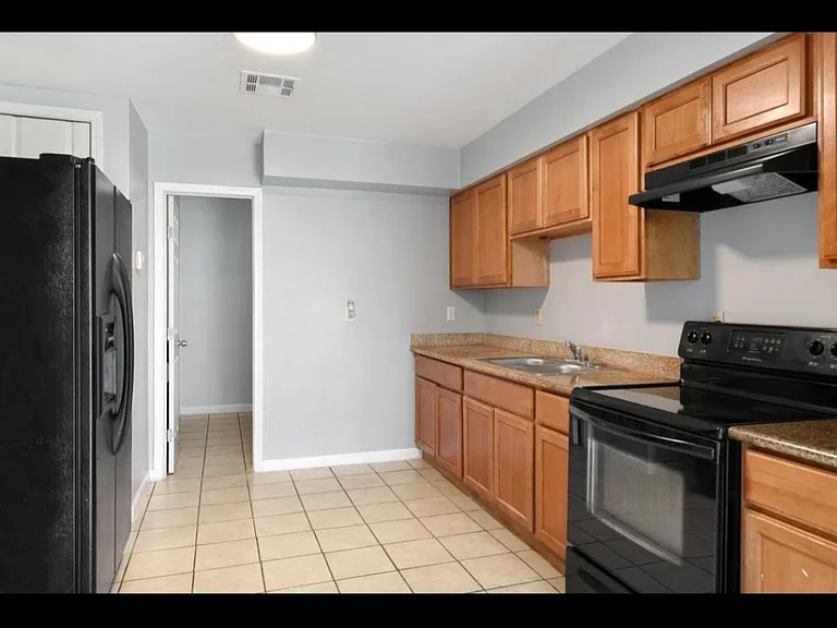314 E Liberaux St — Photo 7