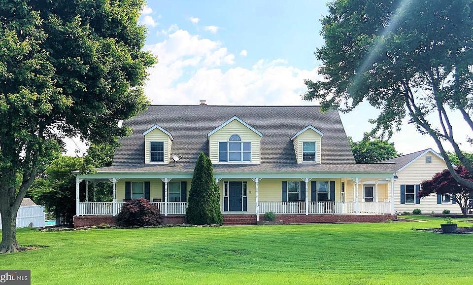 2nd image of 5709 Brooks Woods Rd