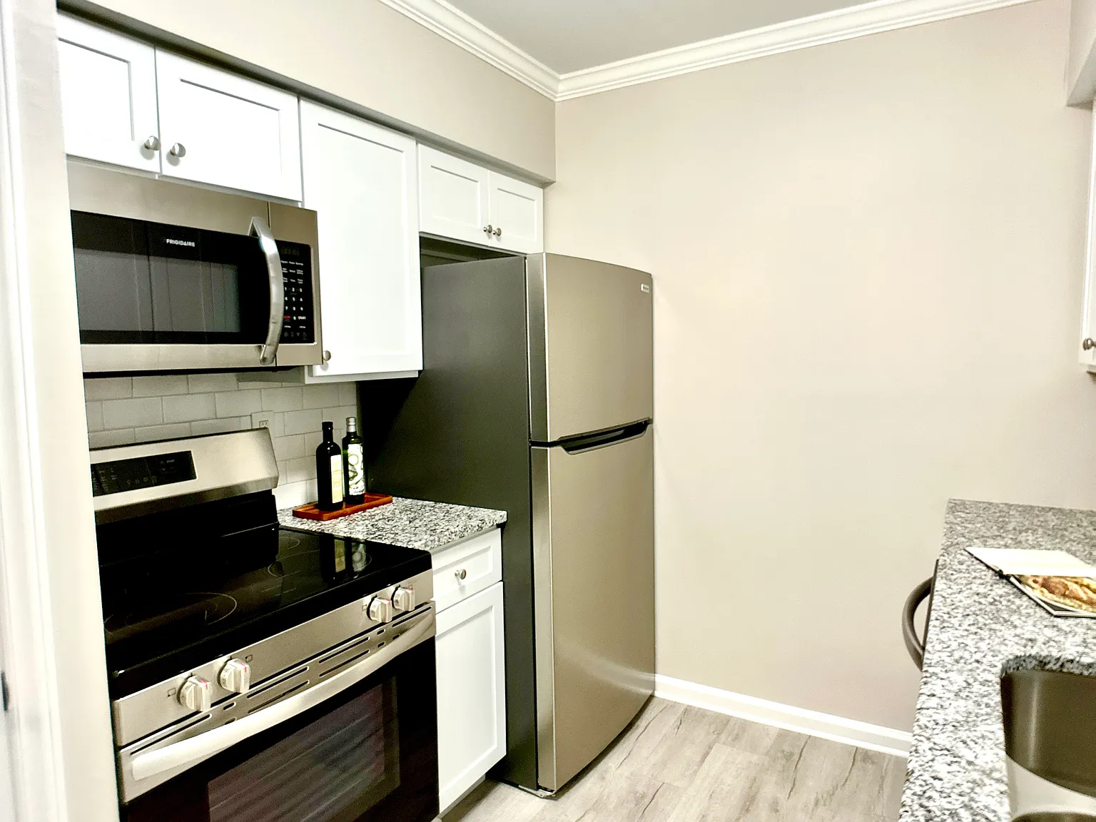 2 bed, 897 sqft, $1,500 — Photo 2