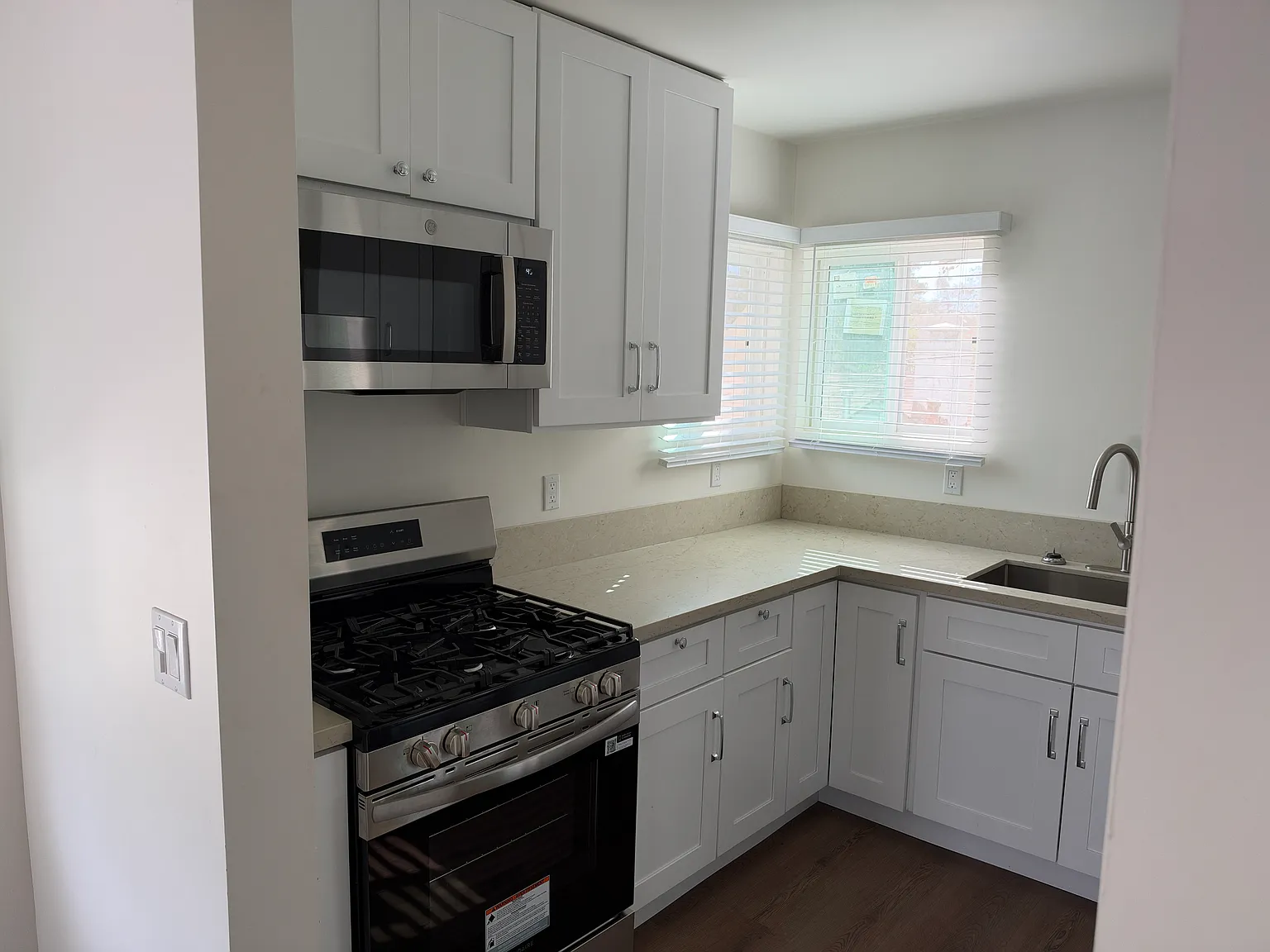 1 bed, 750 sqft, $2,300 — Photo 3