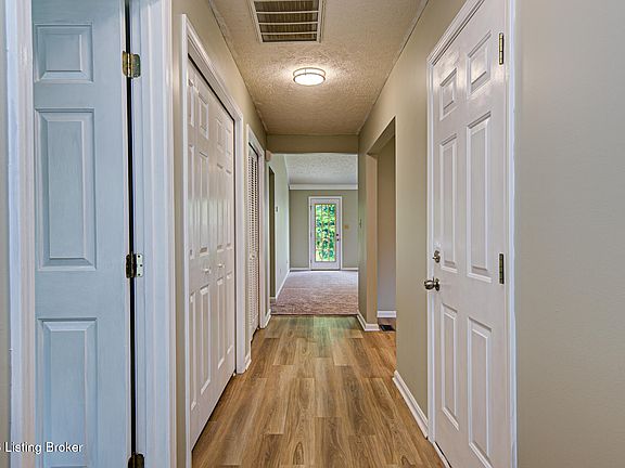 4th image of 4816 Wooded Oak Cir