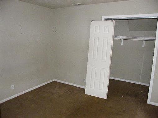 4th image of 900 Pacific Ave