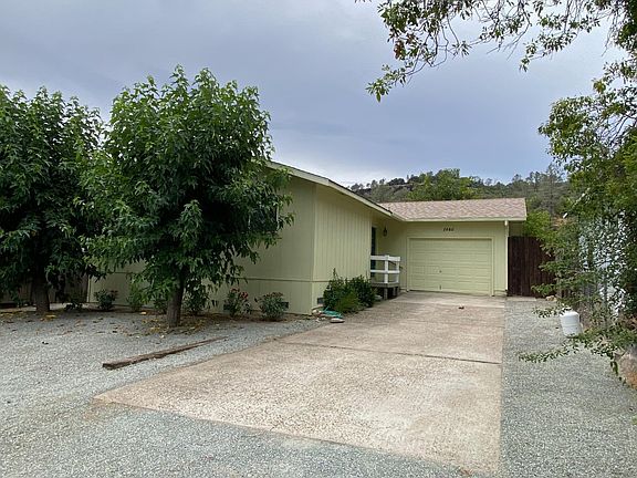 2nd image of 1860 Sugar Pine Way