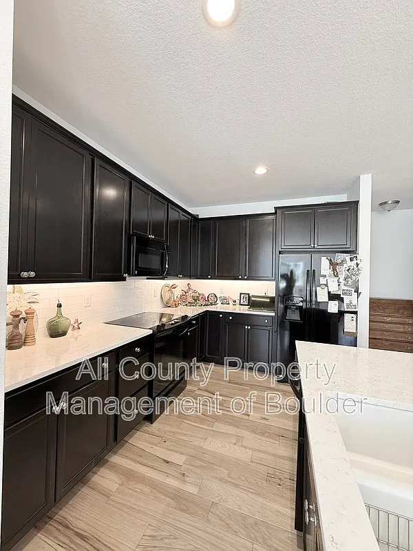 2 bed, 3.0 bath, 2303 sqft, $2,600 — Photo 2
