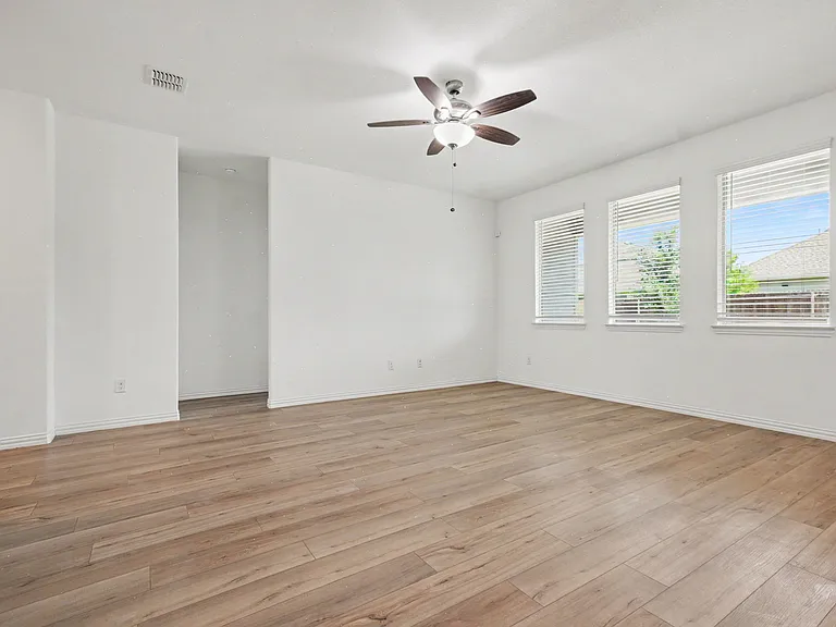 1118 Mahogany Ln — Photo 10