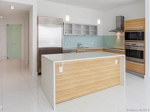 4th image of 2020 N Bayshore Dr APT 2605