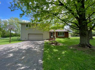 W5527 Schmidt Rd, Elkhorn, WI 53121