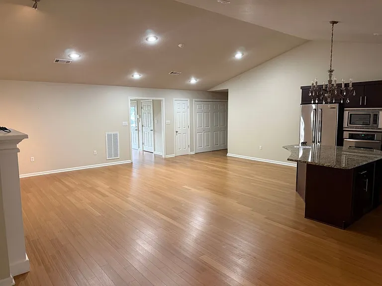 12 Enclave — Photo 10