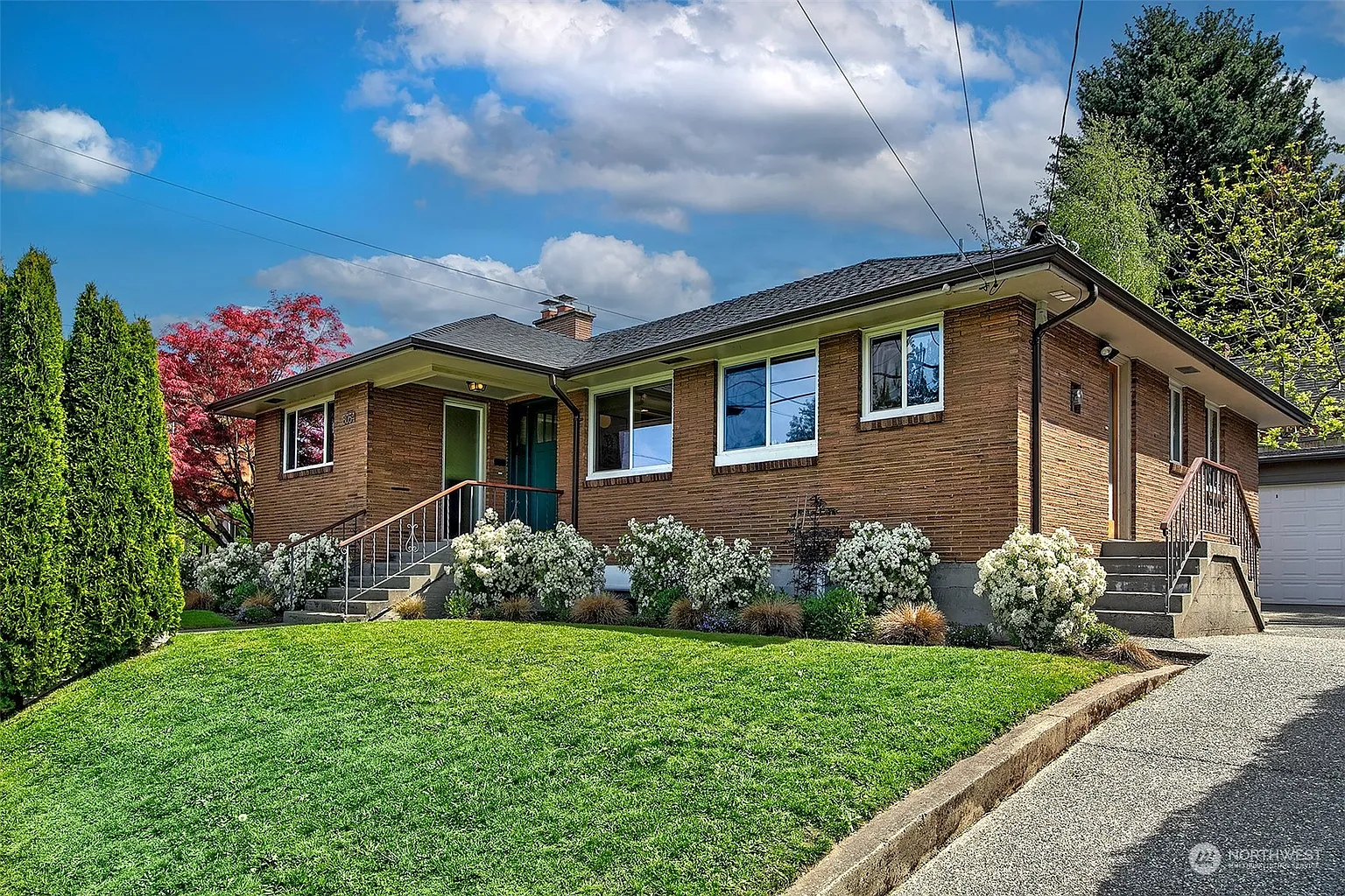 8054 Wallingford Avenue N photo 1