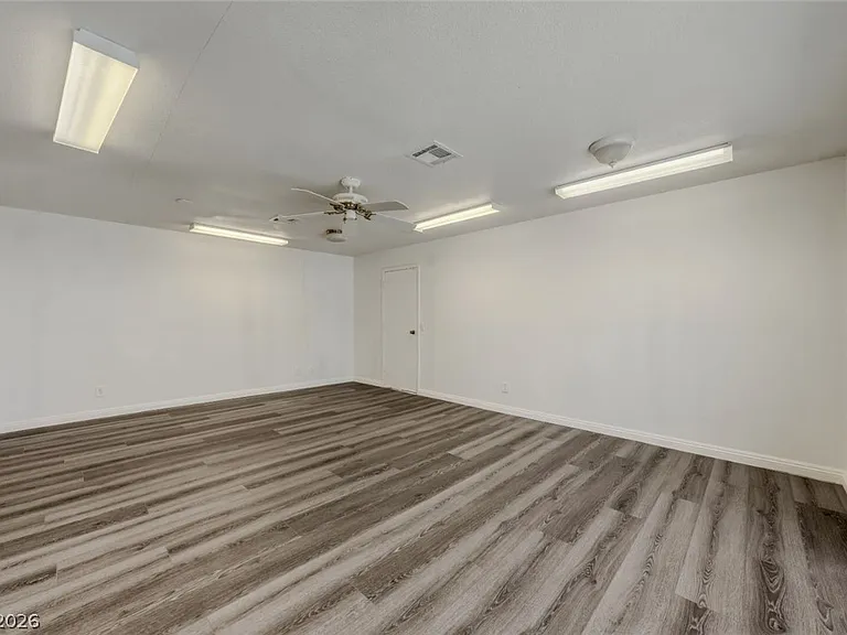6760 W Oakey Blvd — Photo 24