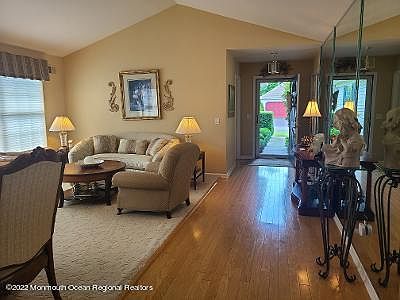 3rd image of 9 Schoolhouse Ln