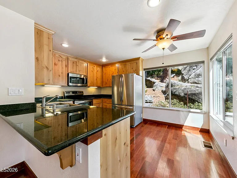 215 Clubhouse Cir — Photo 11