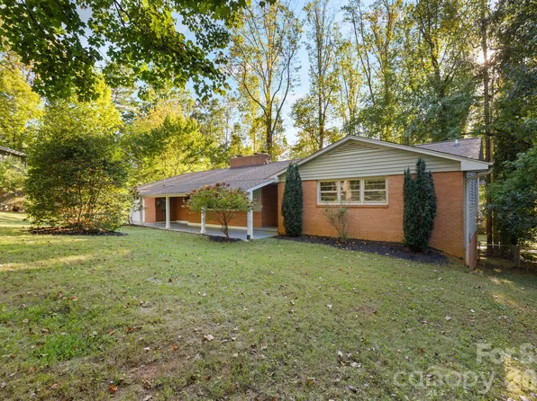 32 S Oak Forest Dr, Asheville, NC 28803