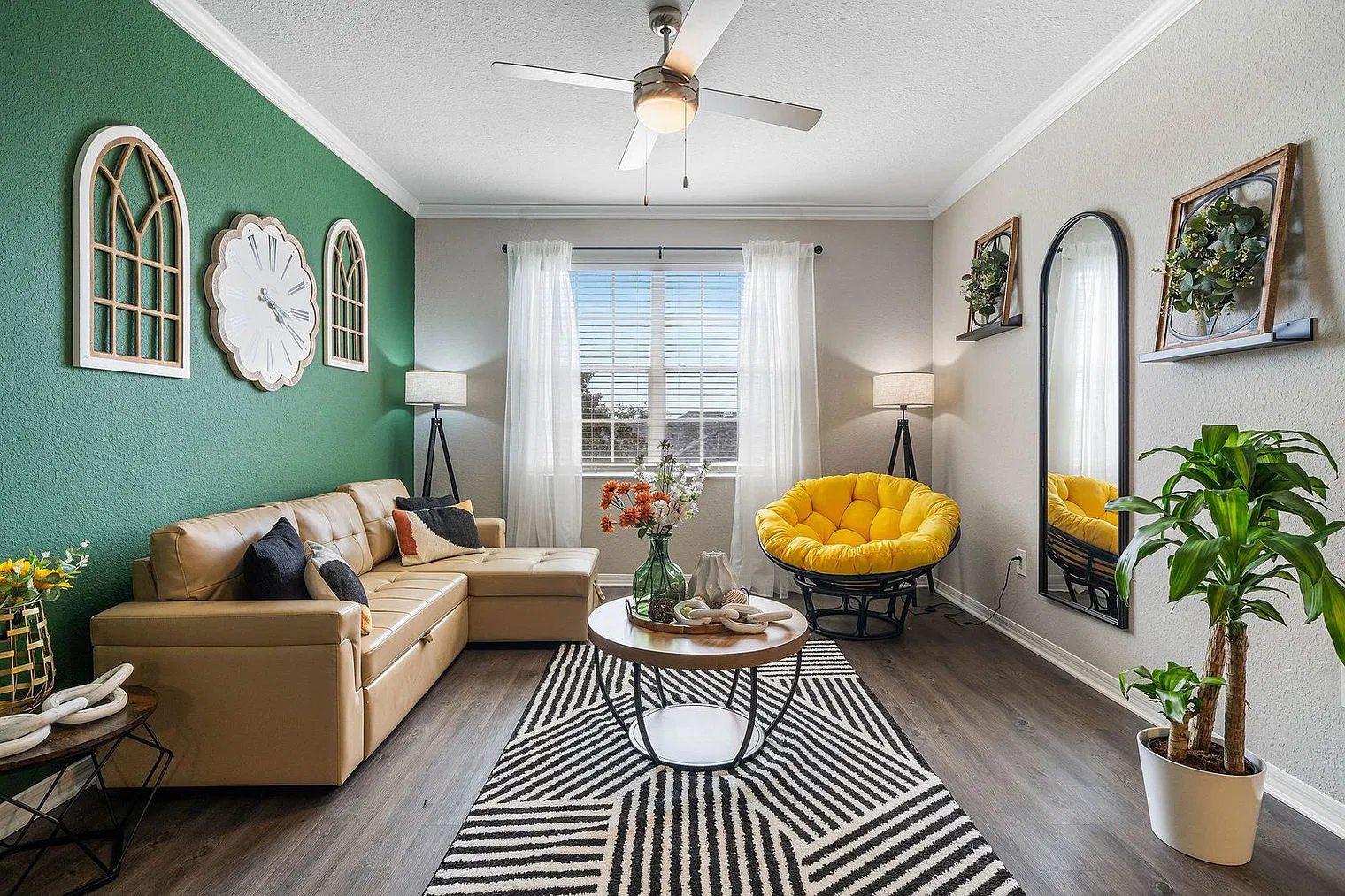 3 bed, 2.0 bath, 1345 sqft, $4,872 — Photo 2