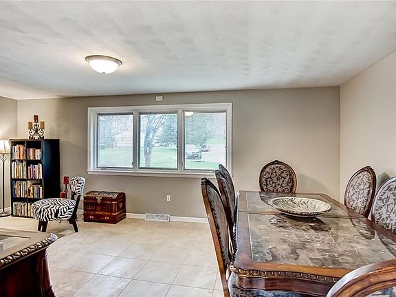 5th image of 300 Heidi Ct