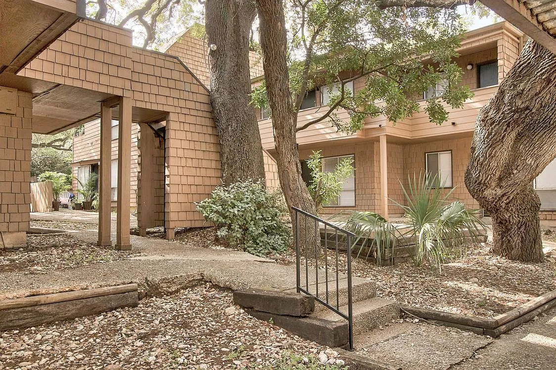 Treehouse Apartments — Photo 2