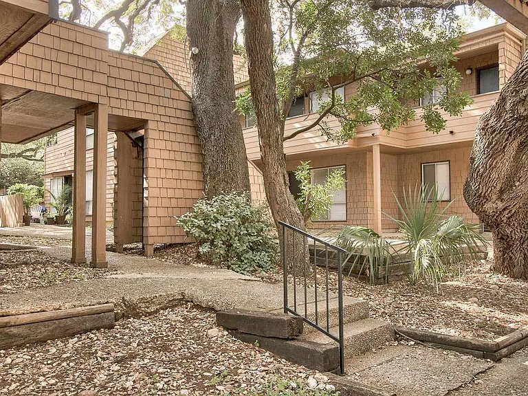 Treehouse Apartments — Photo 2