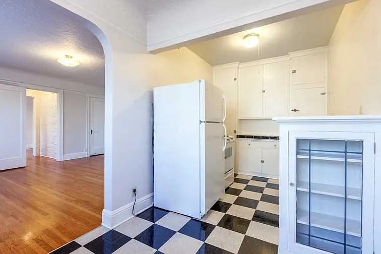 Estelle Court Apartments (McM10) — Photo 2