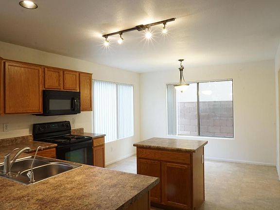 Eat-In Kitchen