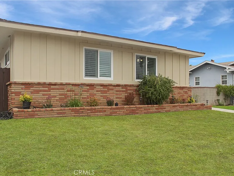 2513 Birch St — Photo 14